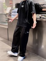 巴黎新款短袖T桖，采用定制定染纯棉面料，Logo点缀于胸前，超级柔软细腻，沿边撞色设计，超级别具一格，釆用Os宽松版型. 男女同款！ 尺码：S-Xxl
