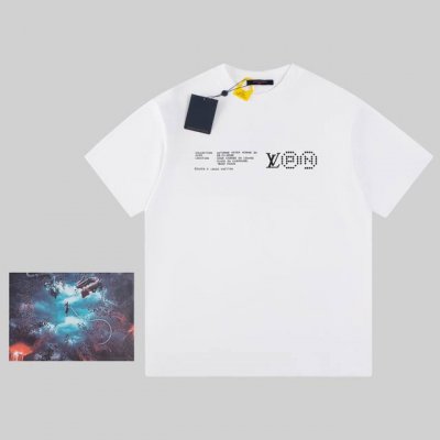 LV路易家25春夏1V创意总监 菲董pharrell与好友 Nigo 的合作终于摘下面纱。全新系列以“Remember The Future”为题发布会纪念版纯