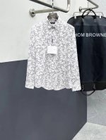 春夏爆款， 巴尔曼 高端品质. 2025专柜最新爆款衬衫出货 巴黎专柜同步发售！精选意大利进口定制精棉衬衣面料搭配最新款，胸前的精致品牌刺绣设计和背后的品牌英文