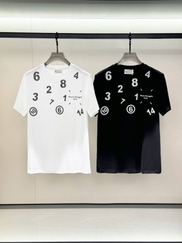 Matila，2025夏季最新款，专柜同步有售，原单狠货，时尚休闲圆领短袖T恤，上身很有特点！吸睛而有亮点，进口原版面料，顶级刺绣工艺字母图案装饰Logo，简单