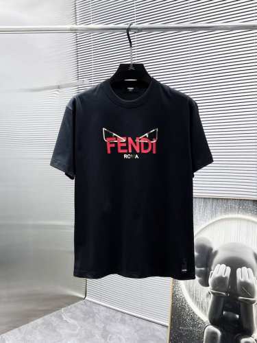 芬迪 Fendi 2025Ss新款 半袖 体恤 短袖 圆领T恤，高端版本！专柜定制面料 透气舒适度高，细节无可挑剔，品牌元素设计理念，体现高品质。手感细腻柔软！