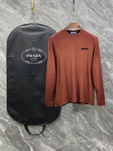 P180 新品 Parda 普拉达Ss新款羊毛打底衫 精简圆领长袖 经典著作,超时髦的精简款长T属于单穿内搭的圣品.甄选客供定织 绒感类材质制成，表面软糯细腻质