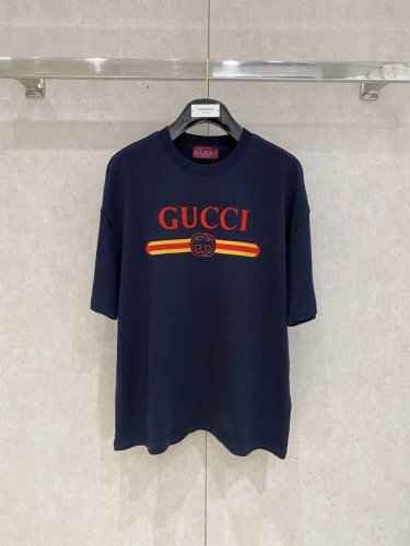 gucci 古奇 大爆款 2025春夏新款首发专柜最新款短袖圆领T恤 高端订制 设计前卫时尚 品牌Logo重工艺设计 高端定制面料.手感柔软.穿着舒适.专柜级别