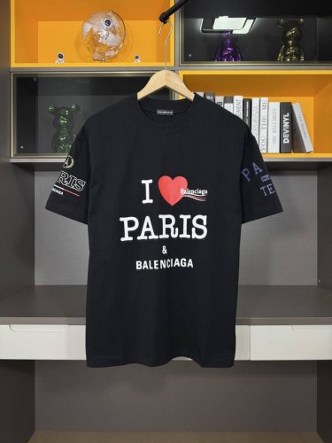 balenciaga巴黎世家 爱心可乐印花圆领短袖 T恤面料采用巴黎Zp定织定染全棉双纱。克重280克，布面干净.布纹清晰，柔软舒适。螺纹釆用定染无色差。印花采