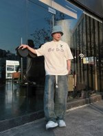 25Ss Lv pharrell Wiliams菲董携手 Nigo 联名系列圆领短袖T恤， 选用330克双纱平织棉面料打造。富士山元素标识 螺纹针织领口。男女同