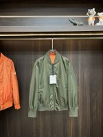 主推 P520 Moncler 2025Ss早春新款发布蒙口棒球领夹克外套，双面穿春季爆款外套，穿上就是舒适自在又显瘦的存在，慵懒而随性，结合干净简单的色系就特