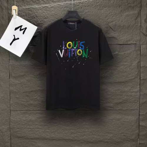 款号：A175 Louis Vuitton 路易威登Lv 2025新款压印Logo男女同款圆领T恤短袖 -面料采用280G 100%纯棉双纱面料 同缸定染特种加