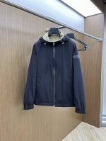lv 爆款首发 2025春夏新款男士双面穿夹克外套，时尚休闲高端版本！专柜定制面料 透气舒适度高，细节无可挑剔，品牌元素设计理念，体现高品质。手感细腻柔软！Fd