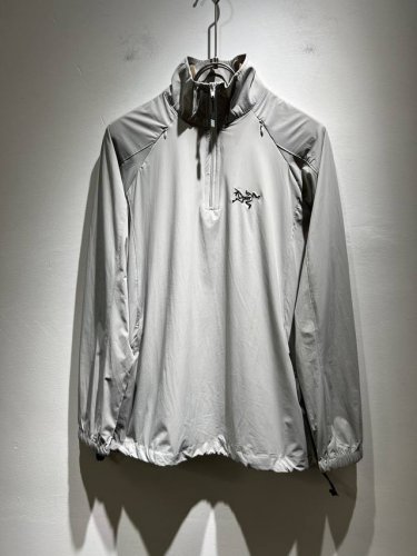 Arcter*X始*祖鸟 2025春夏新款男女同款防晒衣夹克外套，户外品牌可能大家第一想到的就是加拿大鹅、始祖鸟。给人一种标签试的感觉！除了在款式设计上颇有造诣
