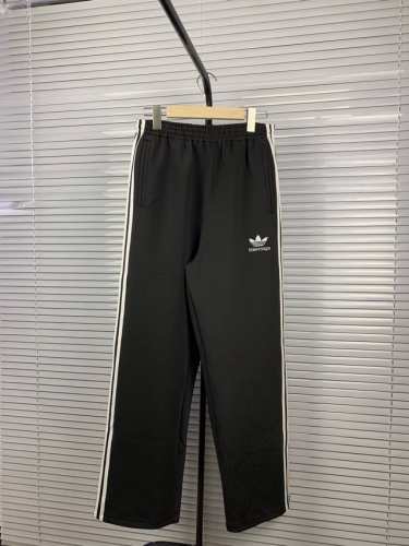 款号Y349 Ss春季限定新款Balenciaga 巴黎世家三叶草联名经典三杠情侣阔脚长裤 各大网红明星上身 Ins小红书爆款 最新联名来袭 织带采用原厂定制织
