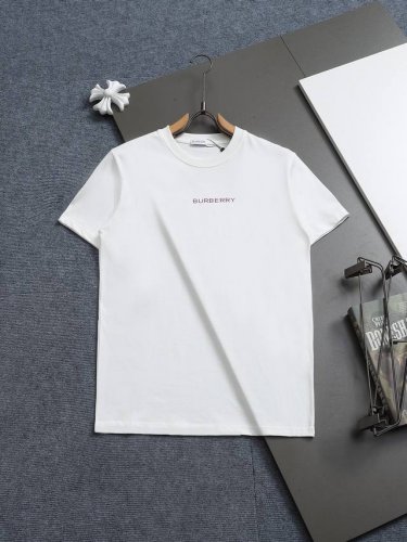 burberry Bbr 巴宝莉 微宽版型Xs-L 新款独家限定 25年最新最顶级 个性拼接 经典战马印花Logo字母Logo 精美重工艺 290克洗水面料T恤