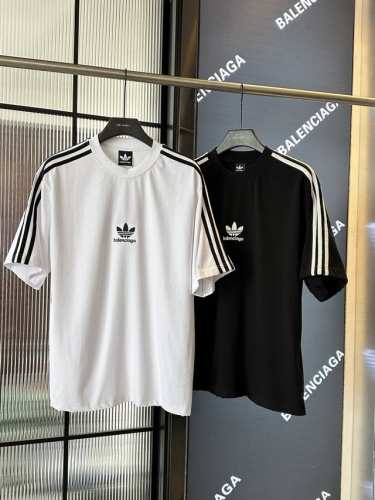 P130 顶级版本 区别通货 巴黎世家 巴黎世家三叶草联名款 Logo字母重工短袖T恤 三标、面料对版 顶级版本 面料: 300克重磅洗水纯棉，随意对比 采用特