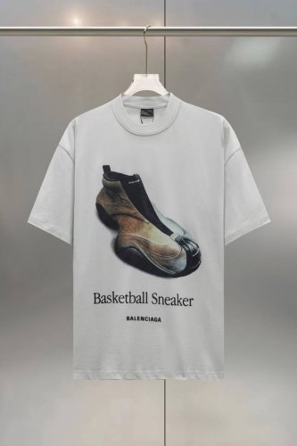 Balenc Aga 巴黎球鞋数码印花纯棉圆领T恤 宽松版型 男女同款 工艺: 正面 反面康利进口机数码直喷 颜色: 灰白 尺码 Xs S M L 编号:Bt2