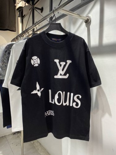 款号：Zmr68# Lv 路易威登经典Logo万针精密绣花短袖T恤 正儿八经280克纯棉双砂面料 所有面料均已提前做过缩水 品质第一 所见即所得 不会洗一次版型