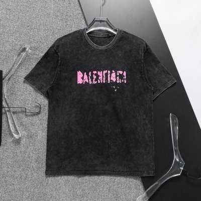 巴黎世家 新款洗水T恤.男士圆领经典Logo短袖T- Shirt 采用进口客供定制面料 高端的品质 尽显奢华。88676尺码：M-3Xl