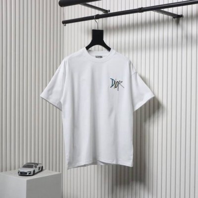 dior 迪奥 25Ss 胸口四色字母刺绣短袖 24夏季限定新款配色 精简而不失细节感的一款短袖T， 可男可女的款，能满足你对品质追求的同时又能帅气出行。客供高