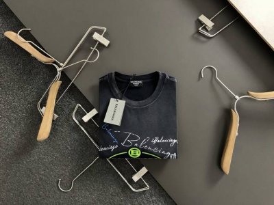 Ba*宽松版型S-Xl 25早春最新黑色渐变水洗面料融合顶级刺绣潮流专柜版本微宽高克重重磅短袖，高端品质专柜原单圆领短袖，顶级制作工艺进口面料，专柜款独特设计，