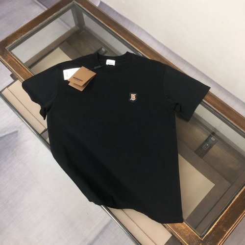 Abur*Berry 巴宝莉 2025春夏最新款短袖T恤，男女同款定制专属纯棉面料，定制原版工艺螺纹，胸前定制Logo标点缀！简约大方，从容百搭，档次极高，完美