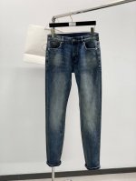 prada 普拉达，2025春季最新品，专柜同步有售，原单狠货，水洗休闲牛仔裤，进口原版水洗弹力面料，舒适有弹性，顶级印花工艺字母图案装饰Logo，原版五金辅料