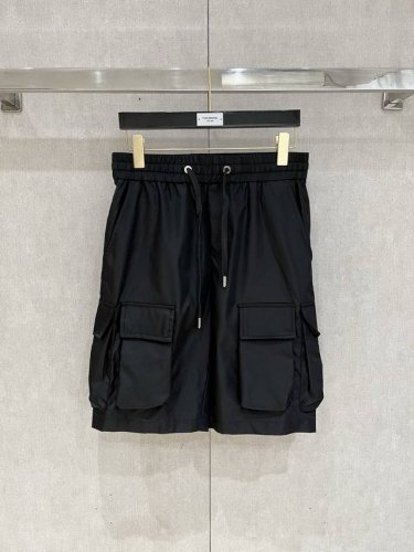 普拉达 5S 春夏新款休闲短裤 定制面料 定制Logo ，舒适度极好，手触感强烈。辨识度极高 定制进口面料 做工精细 ：码数 M-3Xl。