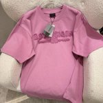 Balenciaga巴黎世家 Balenci*Ga 巴黎#2025新款字母Logo胸前贴布刺绣洗水磨烂做旧下摆手工打磨短袖T恤 面料采用巴黎Zp定织定染全棉双纱