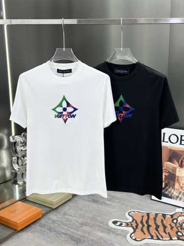 Lv 25S春夏新款丝光棉T恤.经典选用客供190G定织丝光棉布制成，整件单品的面料质感极佳，着身舒适透气，即便是酷热的夏天也不会有闷热感可言！！！颜色：黑色.