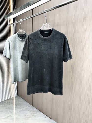 Bal巴黎 2025春夏新款圆领短袖 成品炒色洗水 刺绣烫钻重工细节满满 采用高克重320克双纱精梳棉面料 微宽松版型 面料手感柔软厚实 男女同款 颜色：黑白