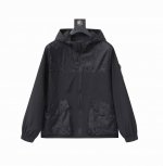 Lv 高品质秋新款夹克外套，秀场新品品相非常完美，记忆面料舒适保暖，三标齐全，色泽饱满诱人，非常出彩的设计，轻松将时髦感进阶，做工极为考究严谨，走线工整细致！大