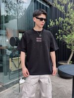 miu* 顶级货品2025春夏新款首发专柜最新款短袖圆领T恤 高端订制 设计前卫时尚！品牌Logo重工艺设计 高端定制260克面料.手感柔软.穿着舒适.专柜级别