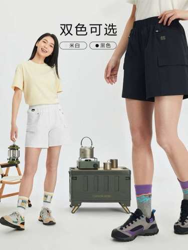 小树女子防泼水弹力宽松工装短裤 Size: 米白 黑色 M-L-Xl 跟着尺码推荐来就可以，主要还是看穿衣喜好，pp大还喜欢宽松感觉的建议拍大一码哈 小树户外运