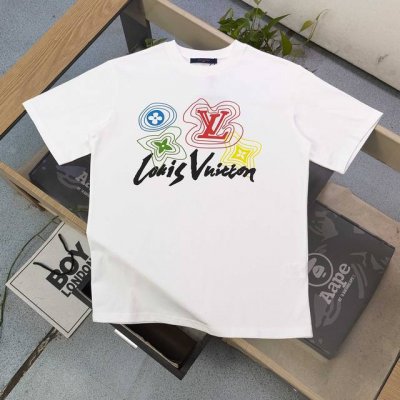 高版本 2025新款Louis Vuitton路易威登Lv彩色字母图案Logo印花休闲情侣短袖T恤，独一无二的活性环保面料染色，32支双纱精梳纯棉爽滑手感，纯棉