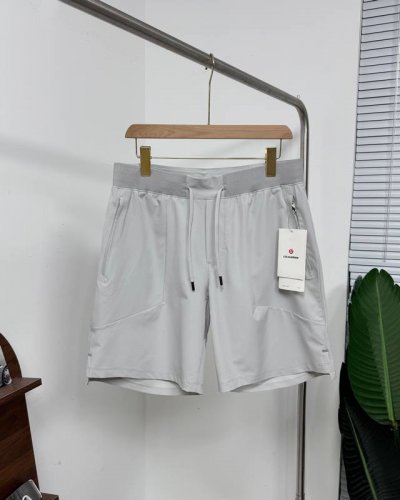 露露Lululemon夏季新款休闲运动短裤 超级舒服的一款夏季休闲短裤 男女同款 质感轻盈 面料柔韧 专注训练 腰部采用网面面料 腰部抽绳可按需置于内侧或者外侧