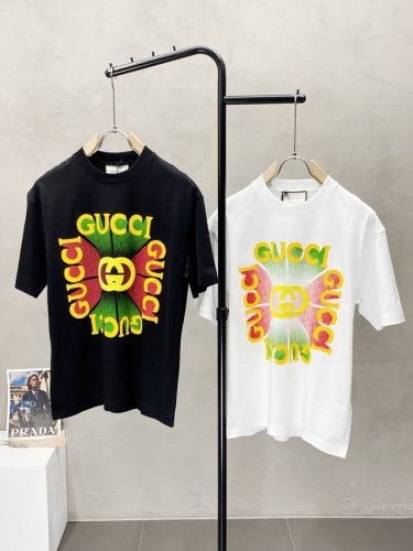 Gucci古驰独家专供新款原单男士休闲短袖 高端 高版本 时尚百搭爆款进口面料 手感超柔软细腻 穿着亲肤舒适 高端精品 代工厂p精细做工 上身非常赞 男士必备单