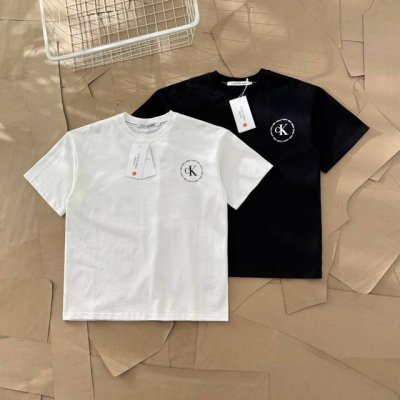 calvin Klein Ck夏季胸口环形字母短袖T恤 509 -面料采用280G双纱爽滑棉，双纱的质感加上爽滑手感，面料整体重磅舒适，细节还原原版一比一，亲测