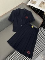 miumi* 25Ss新款短袖西装外套压褶半身裙套装 字母绣花装饰 搭配腰带 气质款 两色三码Smla807