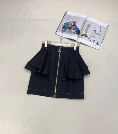 louis Vuitto* 25Ss新款牛仔短半裙 定制拉链头定制皮吊牌装饰 简约大方 一色三码Sml