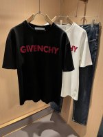 giv*Chy 纪*希2025春夏新款男女同款短袖T恤，主创时尚注入了全新时尚能量。通过探索各种题材和性感魅力，极具辨识度，引领全新街头时尚潮流。该款是G家独家