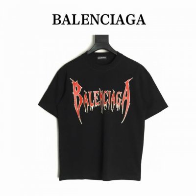 Balenciaga 巴黎世家 25Ss 哥特字母短袖T恤 面料采用定制240G 26支特滑双股精棉平纹高密无尘全棉布料。前幅高密度加厚，走线平整，代工品质，全