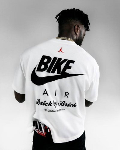 Jordan X Nigel Sylvester 联名款 Ss25 印花短袖T恤 男女同款 美版宽松版型 超帅的印花涂鸦万针刺绣工艺 上身超帅 原版版型偏短胖，