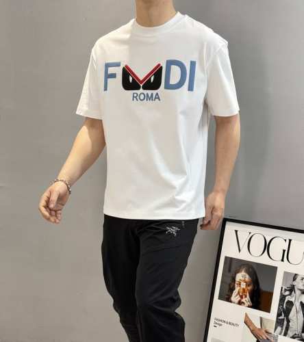 Fend*芬-迪25S春夏新款圆领短袖.男女同款！宽松舒适版型.极为经典小怪兽造型是整个造型的亮点.对于Fd的经典演绎.高温烫画发泡工艺.优质260G纯棉面料.