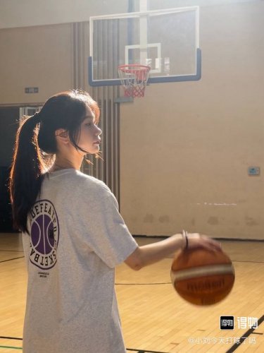 上新 款号: 688# Undefeated五条杠经典落肩宽松短袖男女同款 260G全棉双纱面料定染同色螺纹 胸前数码直喷印花 前后胸立体裁剪 双层面料缝合 定