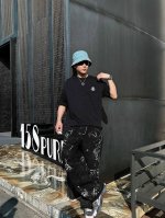 25Ss Moncler蛇年限定圆领短袖T恤 选用330克双纱平织棉面料打造 胸口品牌标识 螺纹针织领口 男女同款 码数 S-2Xl 颜色 黑 白 红三色 尺码