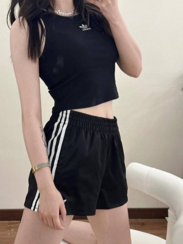 款号 7650 adidas阿迪25Ss经典侧边三条杠短裤五分裤 阿迪运动轻量级短裤 耐用 轻质透气 高温压胶Logo设计 不易掉落最新科技 干爽 柔软 质感舒