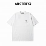 小排骨鸟 Arcteryx 始祖鸟 后背字母虚线Logo短袖T恤 后背Logo T恤，简约中见个性，时尚中显态度。 精选面料，舒适透气，夏日户外必备。 轻松搭配