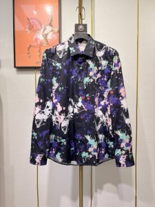 dior新款独家专供新款男士休闲Polo衬衫，高端定制面料，高端版本，时尚百搭爆款，选用进口仿真丝面料，手感超柔软细腻，穿着亲肤舒适 ，高端精品，代工厂P精细做