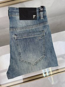 菲拉格慕 2025春夏新款现货上市，原单爆款牛仔裤超级定制款，原版五金，超级重工工艺，版型超赞细节做工无可挑剔！款式不挑人，特别高档，好货不等人，看中赶紧下手，