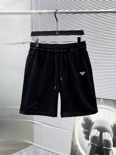 普拉达 prada 2025夏季新款 短裤 休闲裤，高端版本！专柜定制面料 透气舒适度高，细节无可挑剔，品牌元素设计理念，体现高品质。手感细腻柔软！呈现休闲裁剪