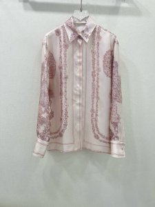 herme* 25新款Brides Gala En Fleurs定位印花真丝翻领衬衣 100%真丝斜纹绸质感超赞！宽松版型 随性又高级 绝美配色全定位印花超高级