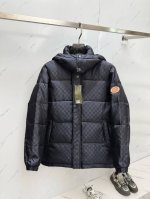 P510 古驰 秋冬新款棉服。这款号称棉服届最贵的，带着经典的Logo组合搭配，第一眼看到就是满满的视觉冲击，保暖性能更出色，轻便不厚重，且压缩后的蓬松度恢复性