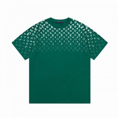 隔天到 Louis Vuitton 路易威登 上身半印老花字母渐变印花 大Logo标识精致升级 原版面料 官方同款 短袖T恤 同缸染面料 手感非常舒服 春夏最新